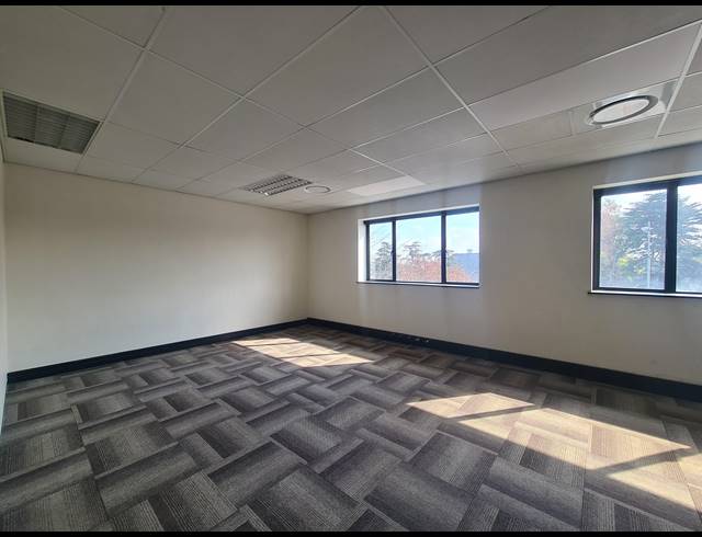 1,691M² OFFICE FOR SALE IN BRYANSTON